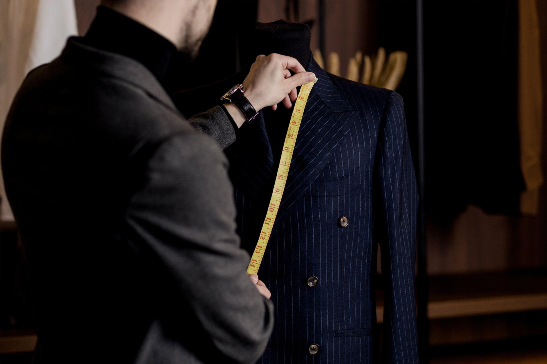 Made-to-Measure vs Bespoke Suits: Which is Right for You in Toronto?